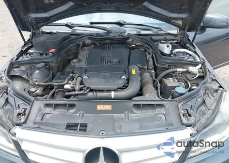 2013 Mercedes-Benz C 250 Luxury/Sport z USA, uszkodzony, nr VIN WDDGF4HB5DR269127